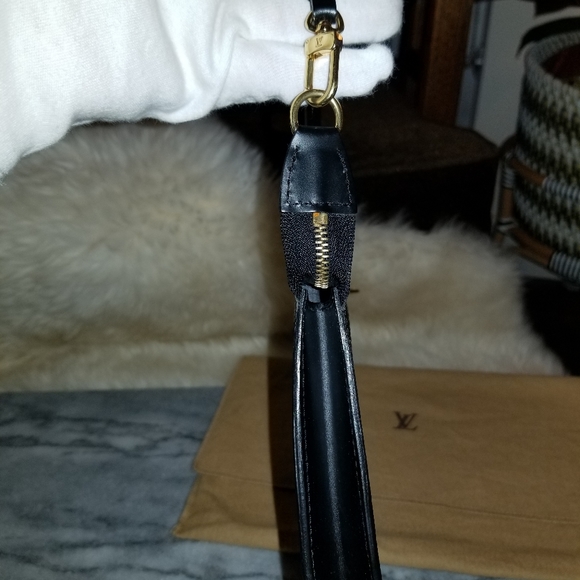 LOUIS VUITTON EPI POCHETTE Black hand bag - Picture 4 of 14